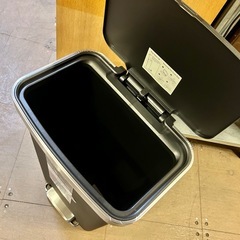 《売約済》【武蔵小山店】 【～4/14限定SALE！店内全品20%お値引き！】〔箱付き 未使用品〕EKO ゴミ箱 45L ステンレス ステップ開閉式 静音 HANA STEP BIN オイルダンパー スタイリッシュ の画像