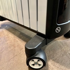 《売約済》【武蔵小山店】 DeLonghi デロンギ オイルヒーター MDH15-BK 10畳〜13畳用 マルチダイナミックヒーター 暖房 ヒーター 暖房器具 乾式 可変式 リモコン付きの画像