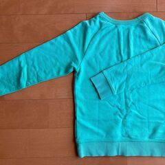 （東京・引き取り）H＆Mのエメラルドグリーントレーナー125サイズ程度の画像
