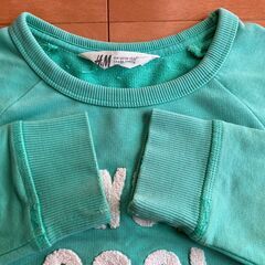 （東京・引き取り）H＆Mのエメラルドグリーントレーナー125サイズ程度の画像