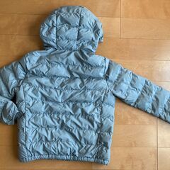（東京・引き取り）ユニクロの中綿ジャケットライトグレー140サイズの画像