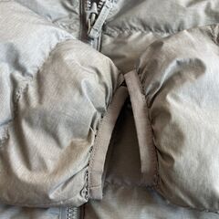 （東京・引き取り）ユニクロの中綿ジャケットライトグレー140サイズの画像