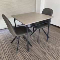 お値下げ中！テーブル＆回転式椅子セット　