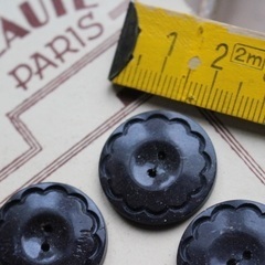 フランスビンテージ 古いボタンシート 黒5点の画像