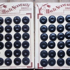 フランスビンテージ　古いボタンシート　黒5点　グレー1点の画像