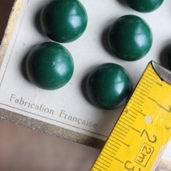 フランスビンテージ 古いボタンシート 黒3点 緑5点の画像
