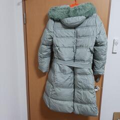【新品と交換用】CHUXIN TREATEVERYTHING PROFES SIONALLY試着のみ　くすみグリーンのダウンコートの画像