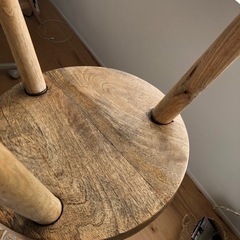 zara home  オーク材スツール 脚部に歪みありの画像