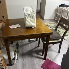 ダイニングテーブル