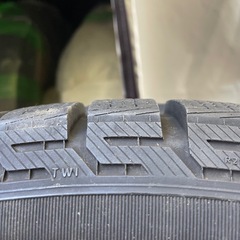 スタッドレスタイヤ ホイール付 バリ溝の画像