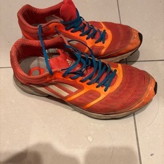 アディダス　ランニングシューズの画像