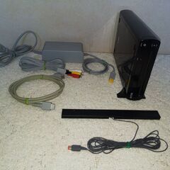 任天堂 Wii u 黒 32GBセット＋オプションのゲームパッドゴムカバー黒の画像