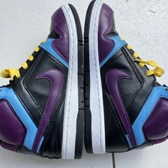 美品 Nike ハイカットスニーカー ブラック/パープル/ブルー/イエローの画像