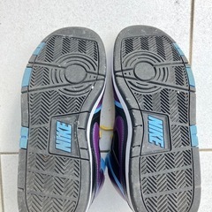 美品 Nike ハイカットスニーカー ブラック/パープル/ブルー/イエローの画像
