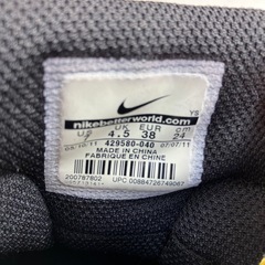 美品 Nike ハイカットスニーカー ブラック/パープル/ブルー/イエローの画像