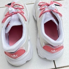 美品 adidas ホワイト ピンク スニーカーの画像