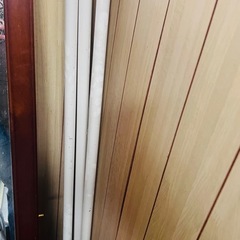 電気ヒーターと蛍光灯の画像