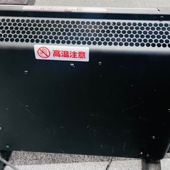 電気ヒーターと蛍光灯の画像