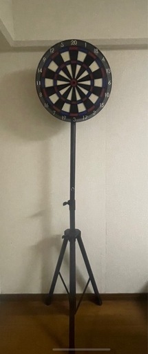 ダーツボードと固定台と矢
