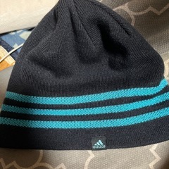 adidas ニット帽の画像