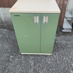 キャビネット　倉庫