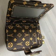 新品折りたたみ財布の画像