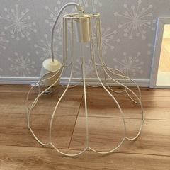 ほぼ未使用品　超美品ホワイトカラーペンダントライトの画像