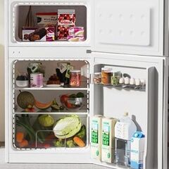 2024年製★使用2ヶ月新品同様★ 急遽引越しで引き取り手探してます!2ドア小型冷蔵庫。自動車でも運べるサイズ（奥行49cm、幅45cm、高さ84cm）の画像