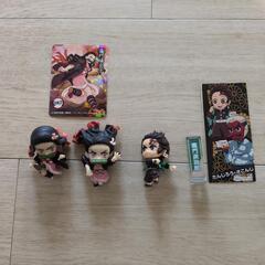 値下げ！鬼滅の刃　炭治郎＆禰豆子フィギュア　アクリルスタンドなどの画像
