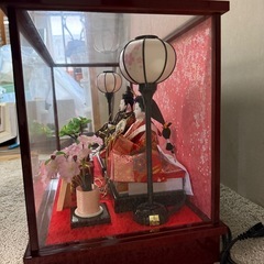 【137】雛人形 ガラスケース付き 桜の背景の画像