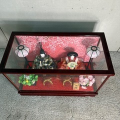 【137】雛人形 ガラスケース付き 桜の背景の画像