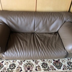 美品　2人掛け合成皮革ソファ