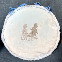 アナ雪2のエルサとアナのシルエットがオシャレなシートクッション