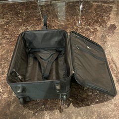 agnes b. VOYAGEキャリーケースの画像