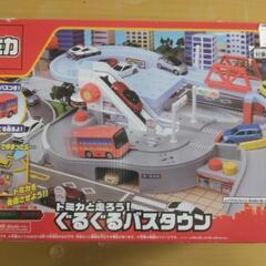 トミカ ぐるぐるバスタウンの画像