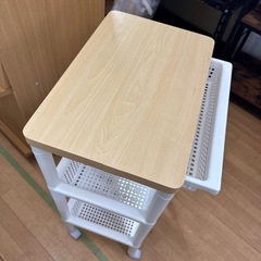 ウッドテーブルワゴン引き出しバスケット付き　中古の画像