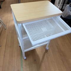 ウッドテーブルワゴン引き出しバスケット付き　中古の画像