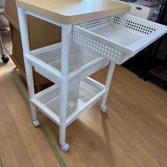 ウッドテーブルワゴン引き出しバスケット付き　中古の画像