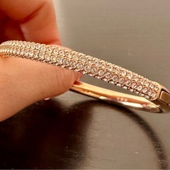 SWAROVSKIバングルの画像