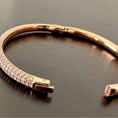 SWAROVSKIバングルの画像