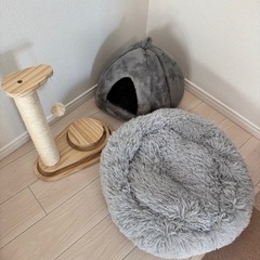 【ほぼ未使用】猫用ハウス、ベッド、おもちゃ