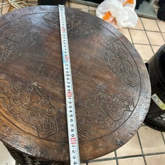 彫刻入り木製座卓　　アジアンテーブル　サイドテーブルの画像