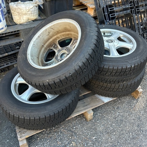 215.60r16 スタッドレスタイヤ　
ホイール付き