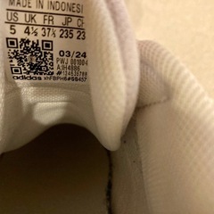 adidas 女の子、レディース　23.5 未使用に近いの画像