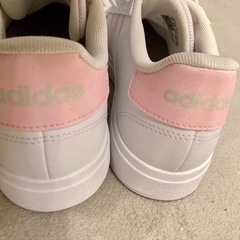 adidas 女の子、レディース　23.5 未使用に近いの画像