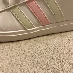 adidas 女の子、レディース　23.5 未使用に近いの画像