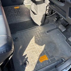 ウェイク H27年式 車検R8.4 禁煙車、8インチ純正SDナビ（運転中TV視聴可）、バックカメラ、電動スライドドア（左）、電動格納ミラー、純正フロアマット（防水）、革シート（clazzio）、純正フードガーニッシュ（迷彩）、ETC、Bluetooth、高音響、事故なし、ターボ、バッテリー新品の画像