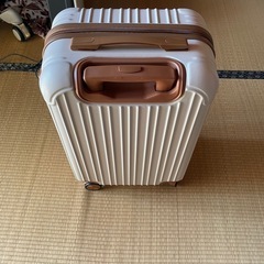 キャリーケースの画像
