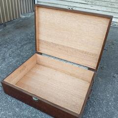 木製トランクの画像