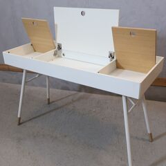 デンマークのブランド BoConcept(ボーコンセプト)のCupertino (クパチーノ) パーソナルデスクです。スッキリとしたモダンなデザインの事務机は書斎や寝室などにオススメ♪の画像